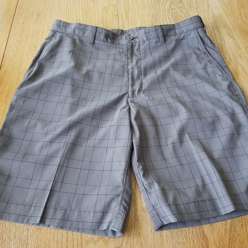 PGA Tour Shorts Mens Size 34 Black & Gray Plaid Golf Shorts 10" Inseam